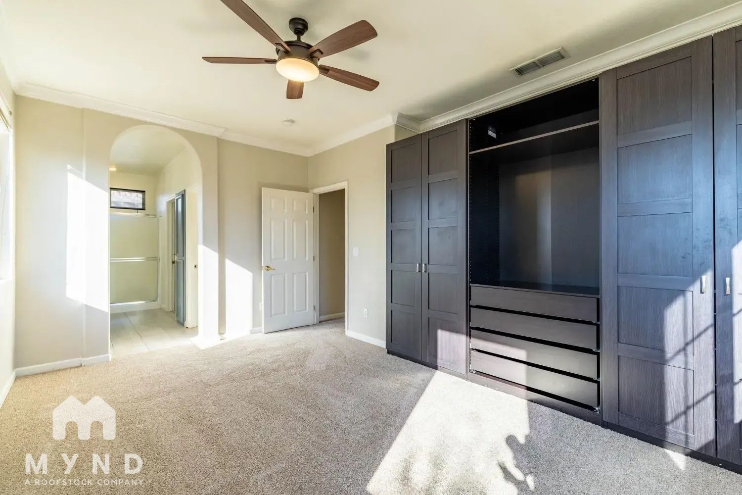 Building Photo - 5325 Dunlay Dr