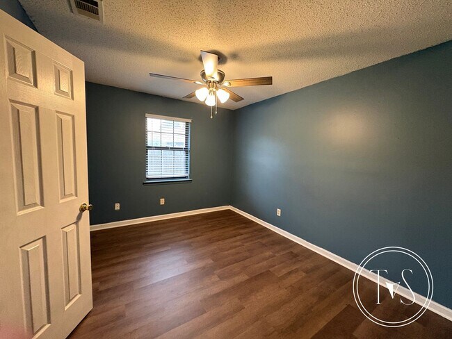 Building Photo - RATE DROP ALERT (was $2,374/month) and FAL...
