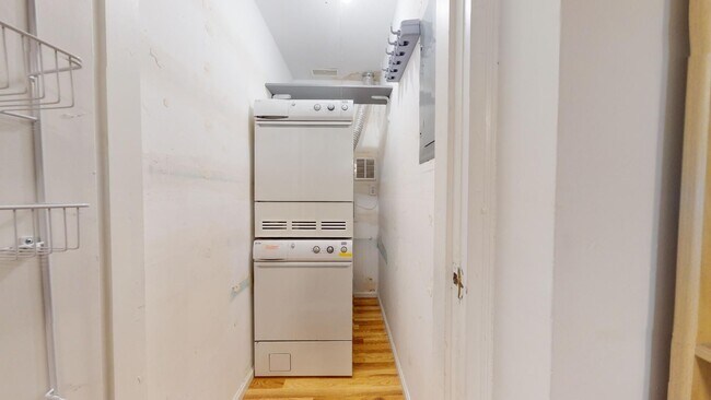 Building Photo - Great home! 3/1.5 w flex room!