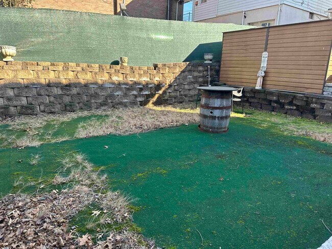 Building Photo - 531 Day Ave