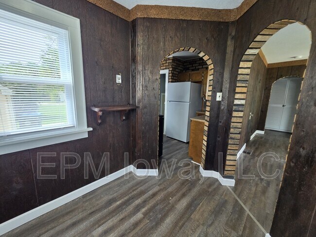 Building Photo - 1212 Forest Ave