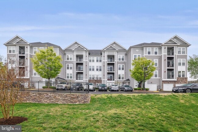 Primary Photo - Bright Two Bedroom Condo