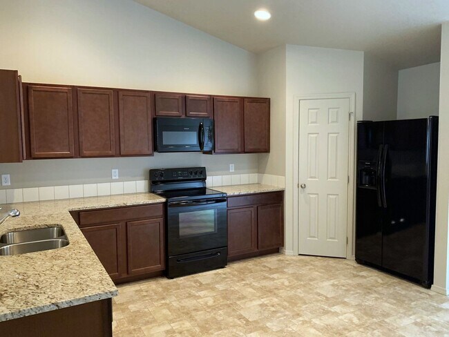 Building Photo - Beautiful new 3 bed 2 bath home in a quiet Star neighborhood.