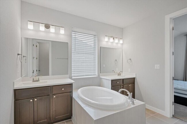 Building Photo - 135 Independence Dr