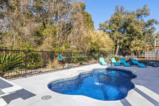 Building Photo - 135 Brady Dr