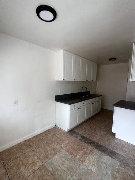 Building Photo - 13412 S Vermont Ave