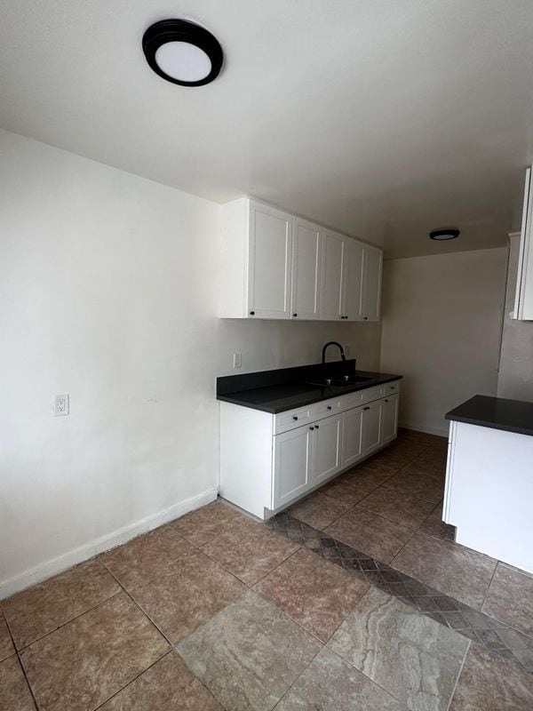 Building Photo - 13412 S Vermont Ave