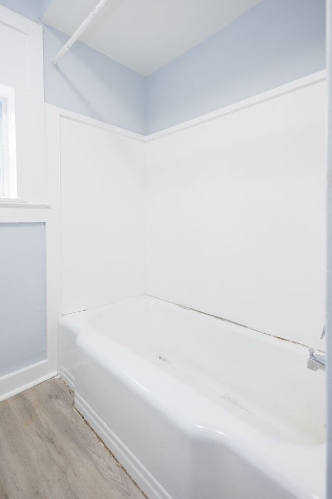 Building Photo - 911 Ray St