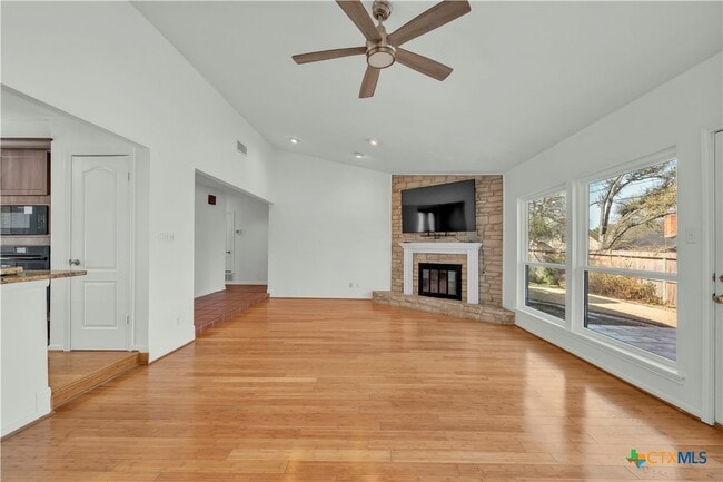 Building Photo - 513 Red River Rd