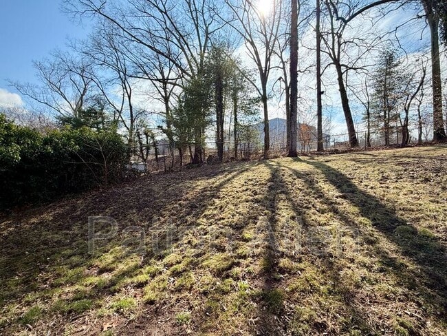 Building Photo - 12 W Haith Dr