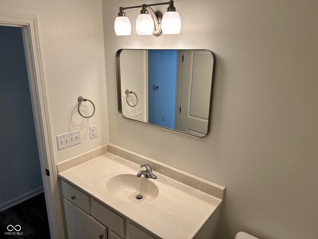 Building Photo - 103 S Nebraska St