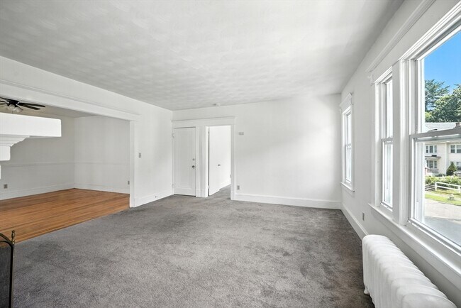Building Photo - 124-126-126 Woodside Terrace