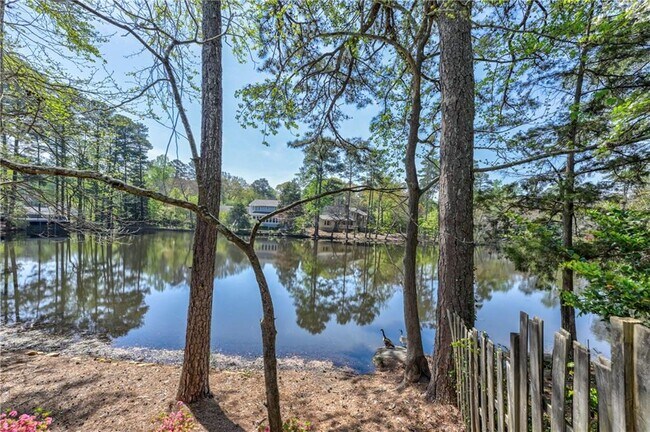 Building Photo - 3360 Turtle Lake Dr SE