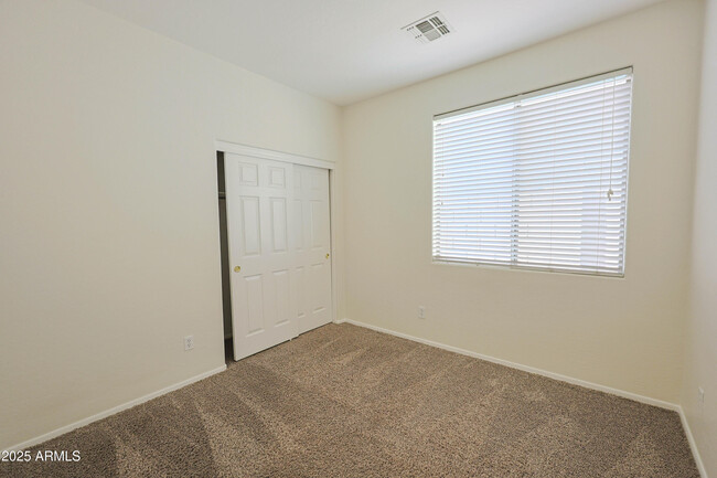 Building Photo - 39904 N Bell Meadow Trail