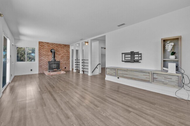 Building Photo - 3/3 HOME available NOW in DESCANSO w/ gara...