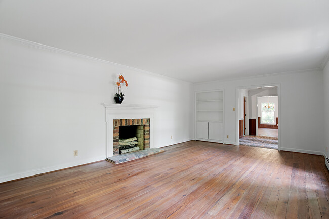 Living Room - 2152 Lakeshore Ct