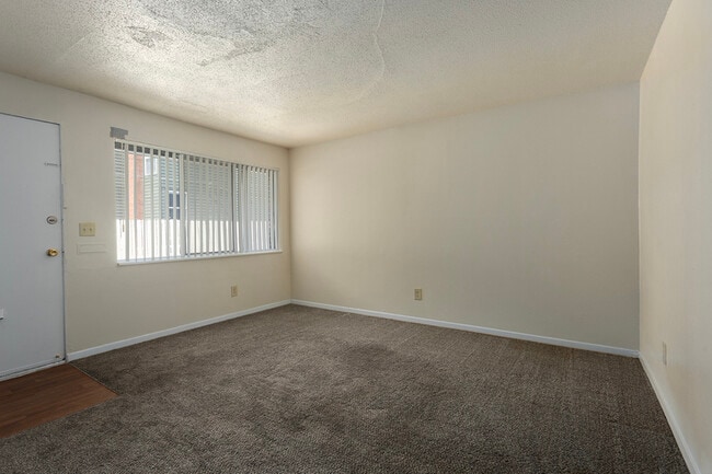 Building Photo - 441 W 87 Pl