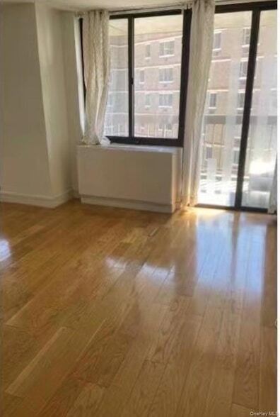 Building Photo - 13835 Elder Avenue Unit 10D