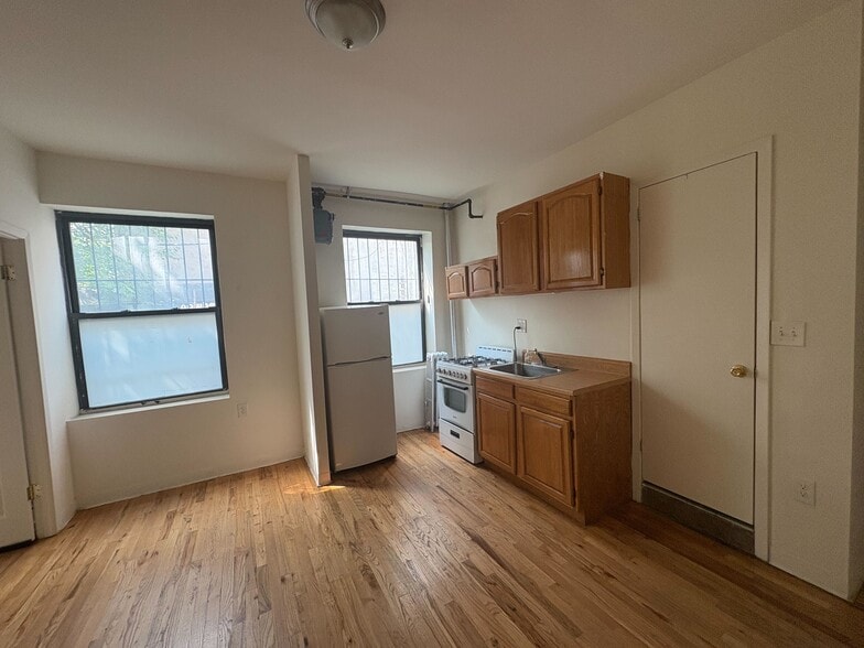 Primary Photo - 328-330 E 14th St