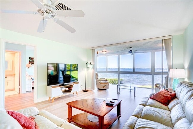 Building Photo - 2370 NE Ocean Blvd