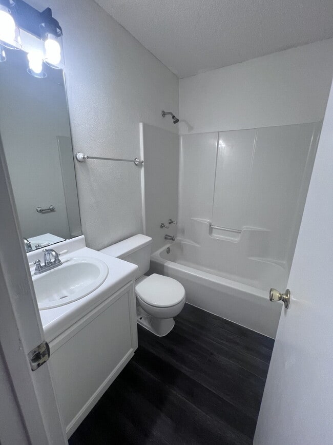 Building Photo - 1721 Colonial Ct