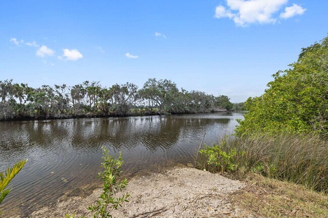 Building Photo - "Spacious 4-Bedroom Retreat with 3400 Sq F...