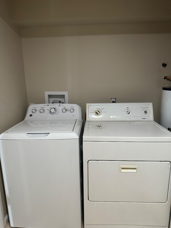 Building Photo - 3928 Inwood Dr