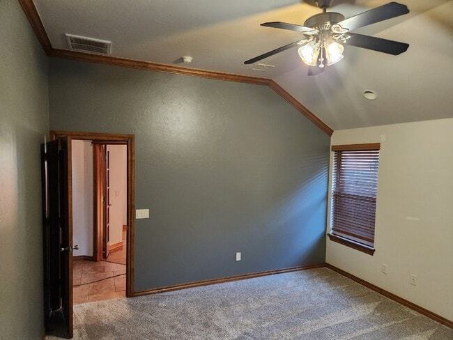 Building Photo - 3808 Kensington Dr