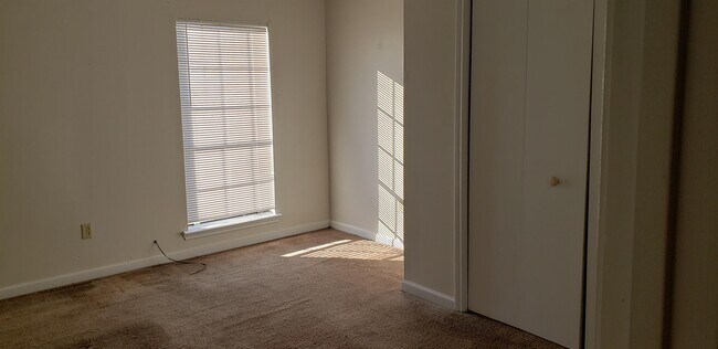 Building Photo - 104 Oak Ridge Ave