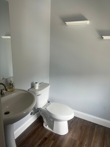 Building Photo - 2028 Mountain Ash Ln