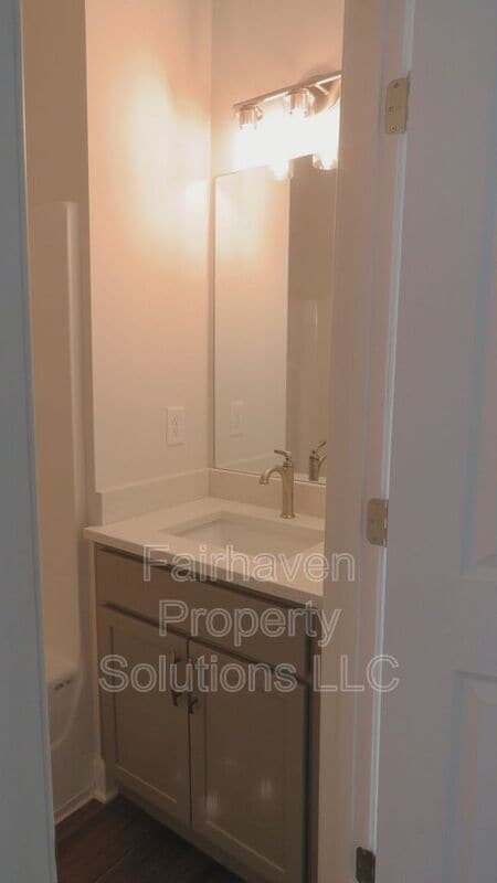 Building Photo - 1978 Mitchell Ave