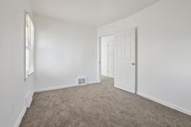 Building Photo - $1095 3 bedroom bungalow
