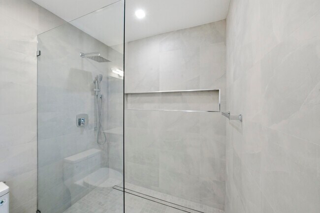 Building Photo - 2001 NE 17th Way