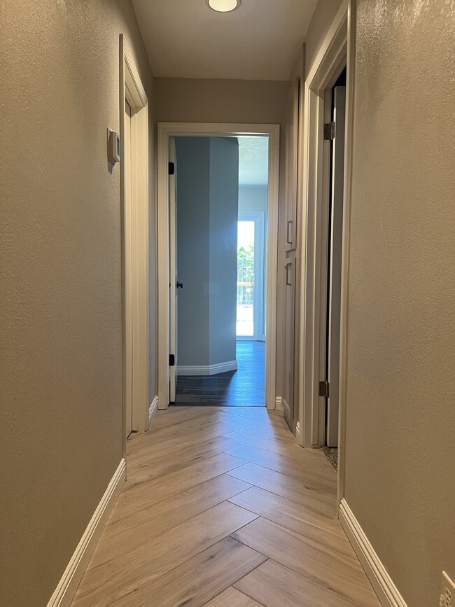 Building Photo - 1741 Tamarack Dr