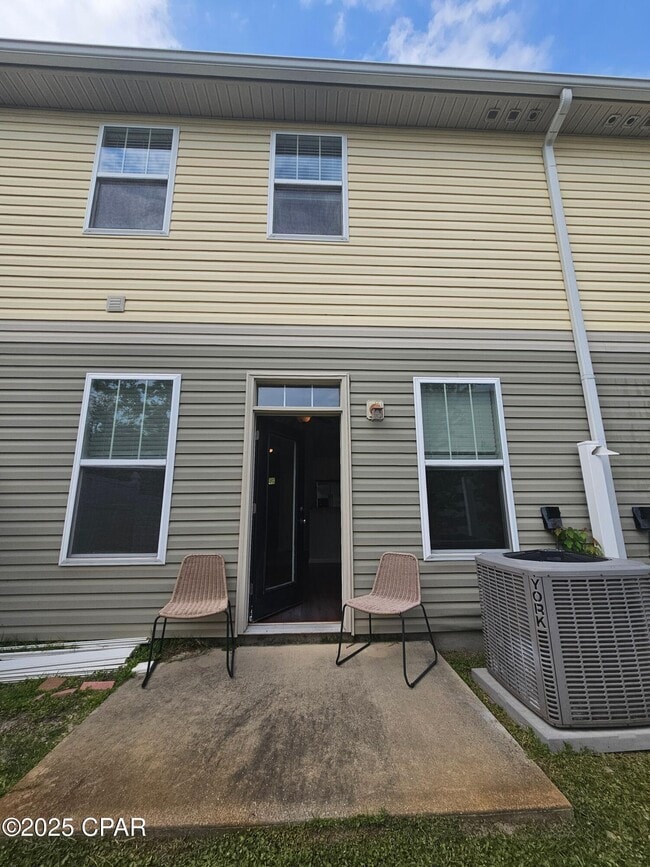 Building Photo - 7225 Quail Hollow Dr