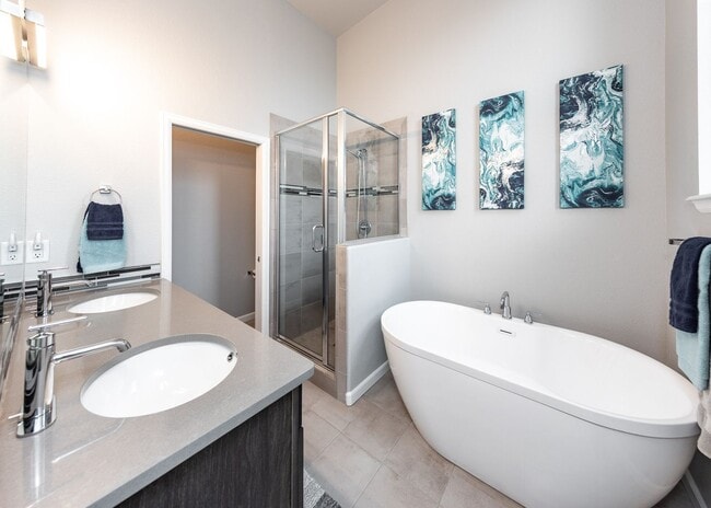 Building Photo - Urbanite Living near Downtown 3 Bed End Unit Townhouse