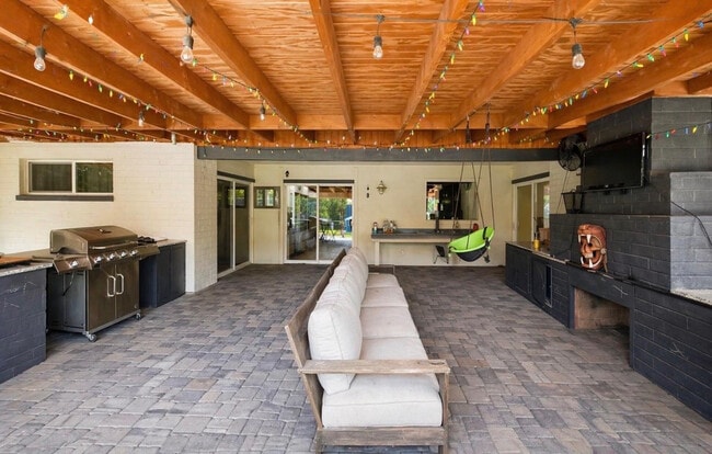 Building Photo - 1237 E Riviera Dr