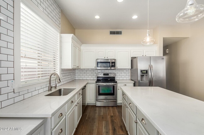 Building Photo - 756 W Citrus Way