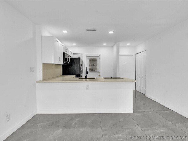 Building Photo - 2451 SW 82nd Ave