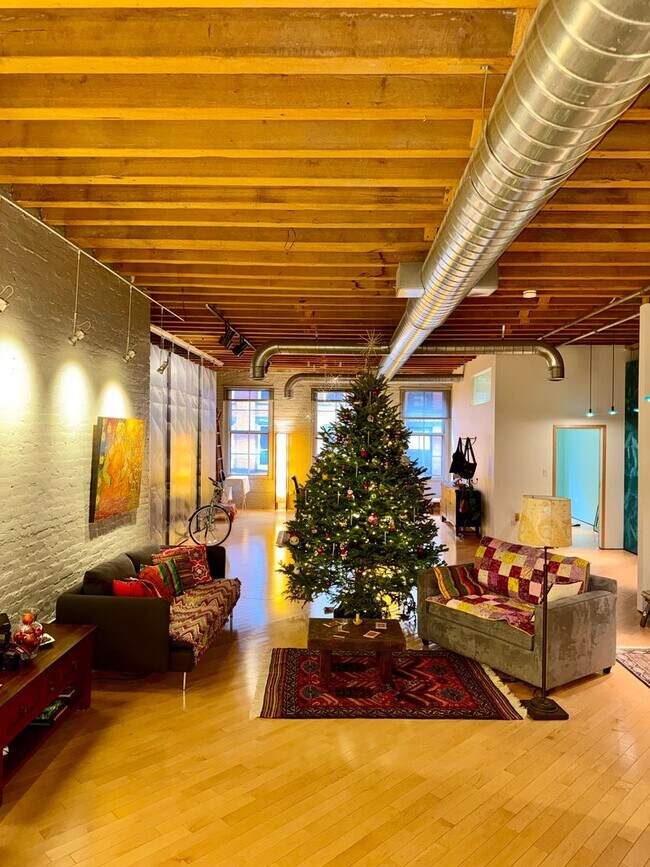 Building Photo - Beautifully 2-Bedroom Condo in Boston