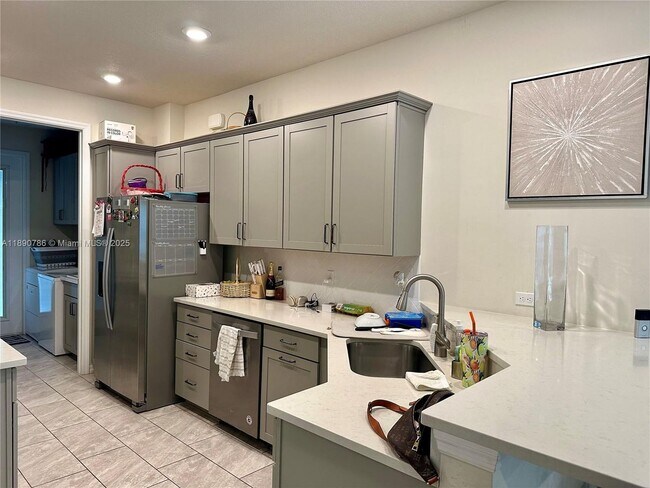 Building Photo - 4144 Greenway Dr