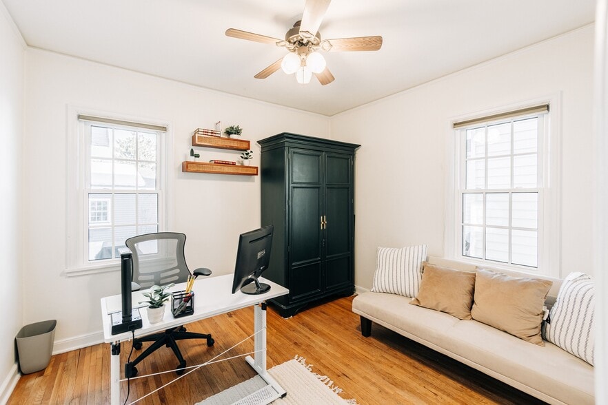 Building Photo - 1570 Chelsea St