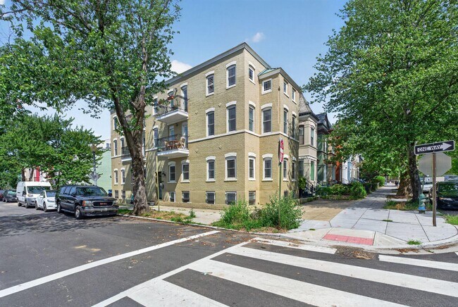 Building Photo - 660 Morton Pl NE