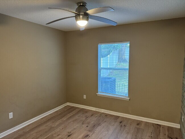 Building Photo - FOR RENT!!!!!-   2nd months rent is FREE!!!!