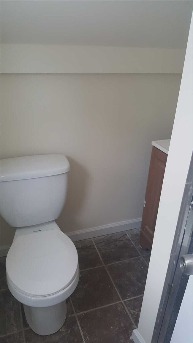 Building Photo - 2 Kent Rd