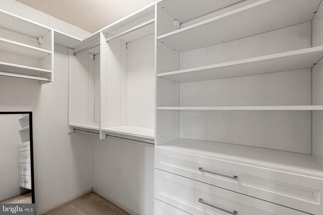 Building Photo - 201 Fairfax Ct