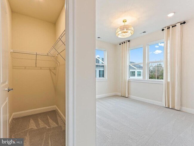 Building Photo - 715 Parker Blvd