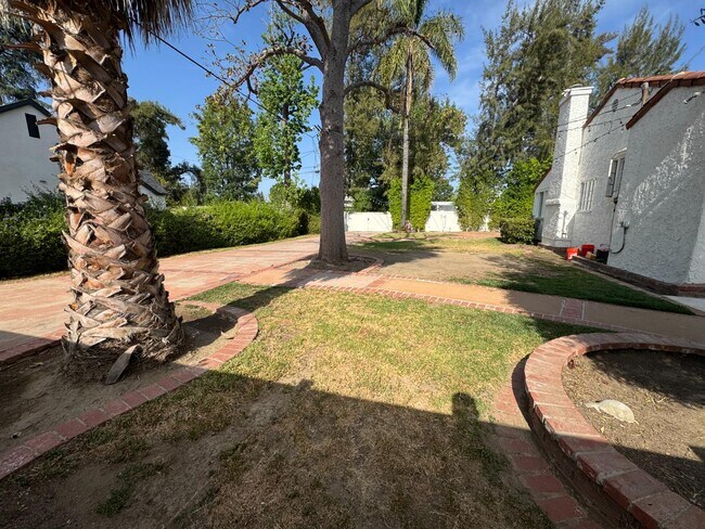 Building Photo - 5653 Calvin Ave