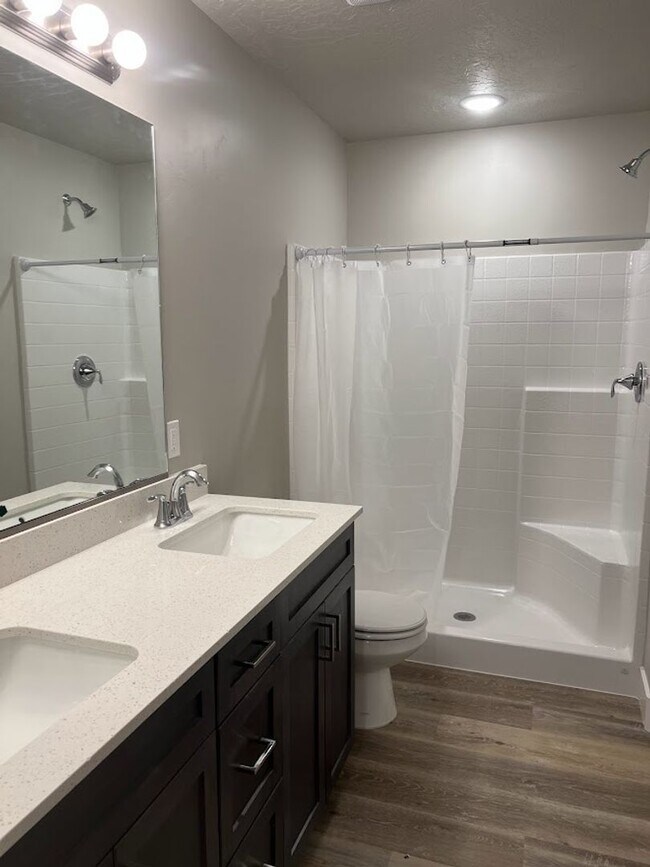 Building Photo - Cedar Reserves Town Home!