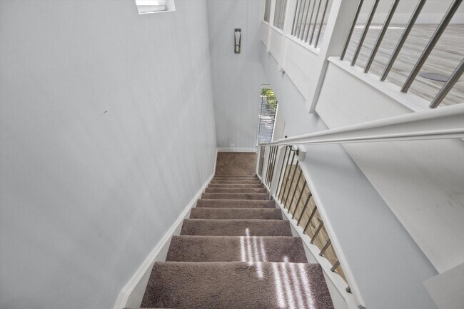 Building Photo - 16259 Sandy Shore Dr
